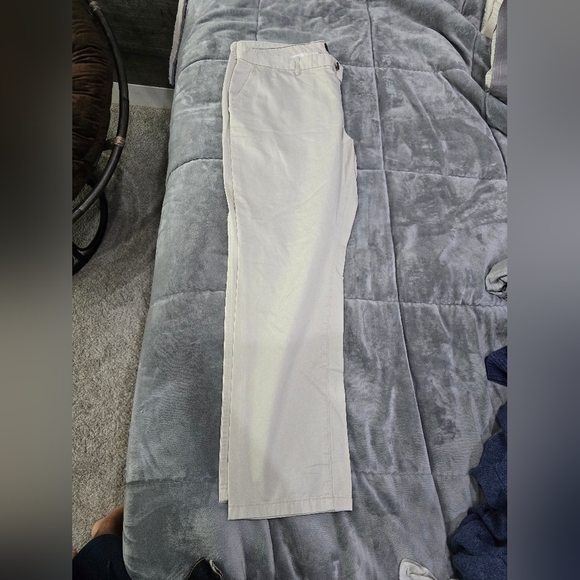 Selling GAP Khakis pants that are used - cream color and size 40W - 32L - Picture 2 of 4